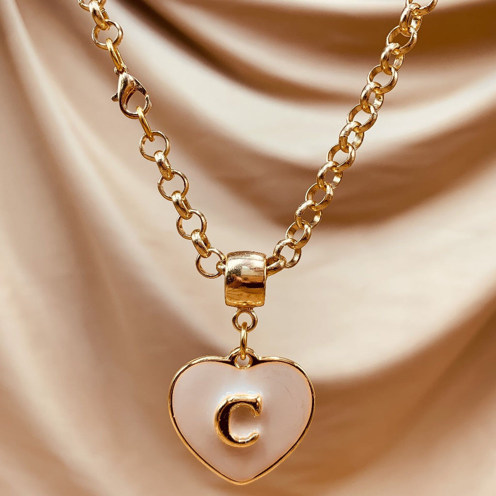 Colar Personalizado Coração & Inicial – A Joia Feminina que É a Sua Cara 💖✨