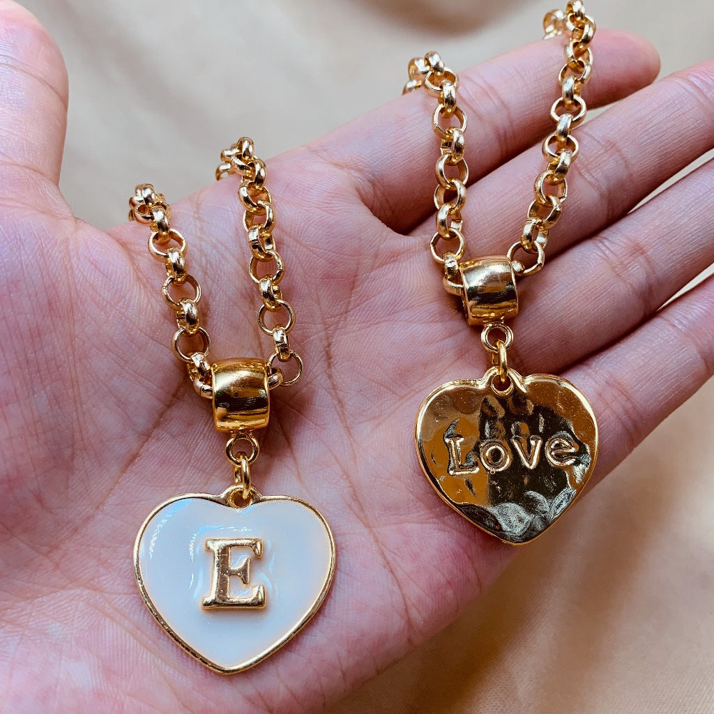 Colar Personalizado Coração & Inicial – A Joia Feminina que É a Sua Cara 💖✨